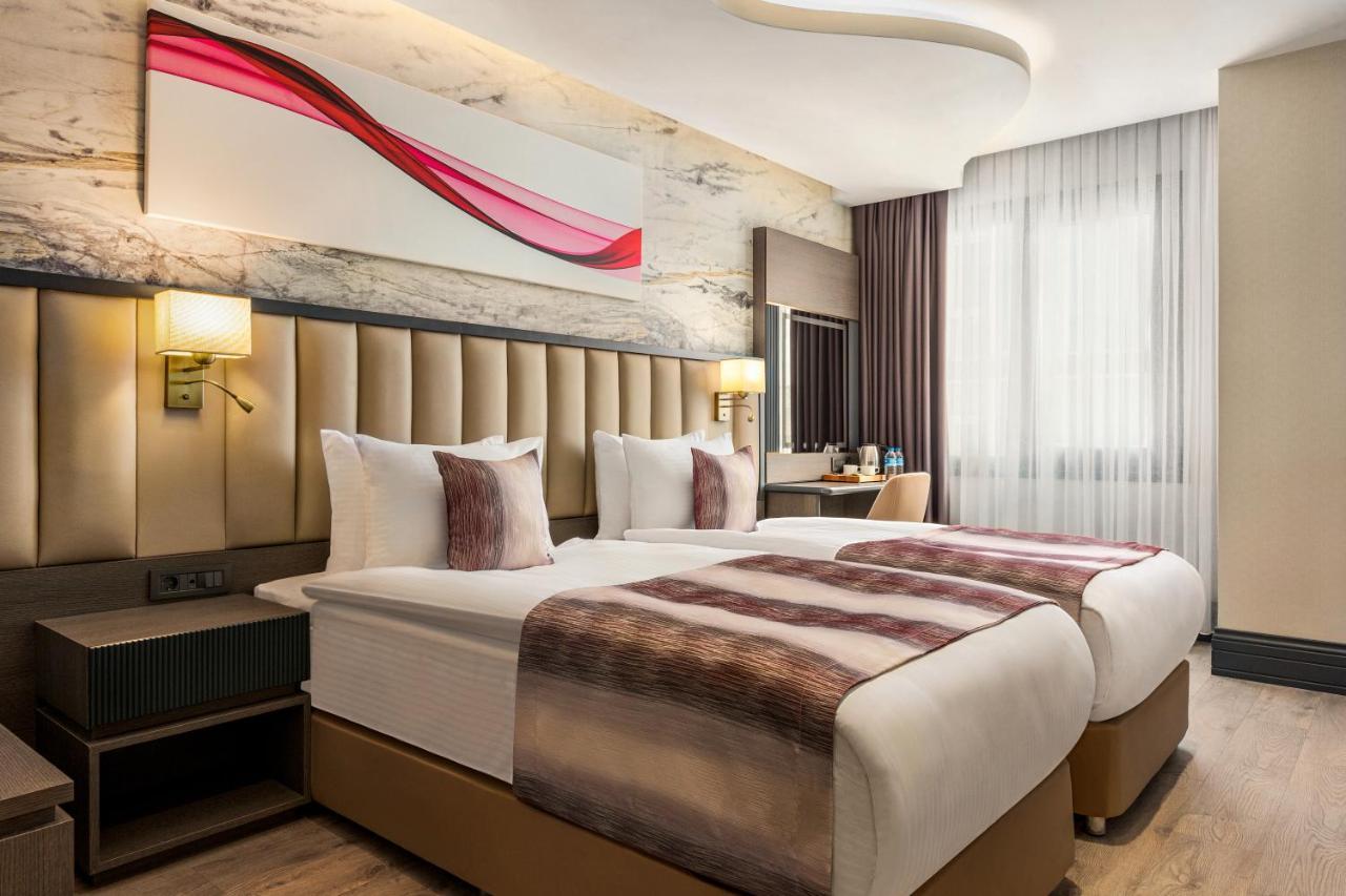Hotel Ramada By Wyndham Istanbul Umraniye Exterior foto
