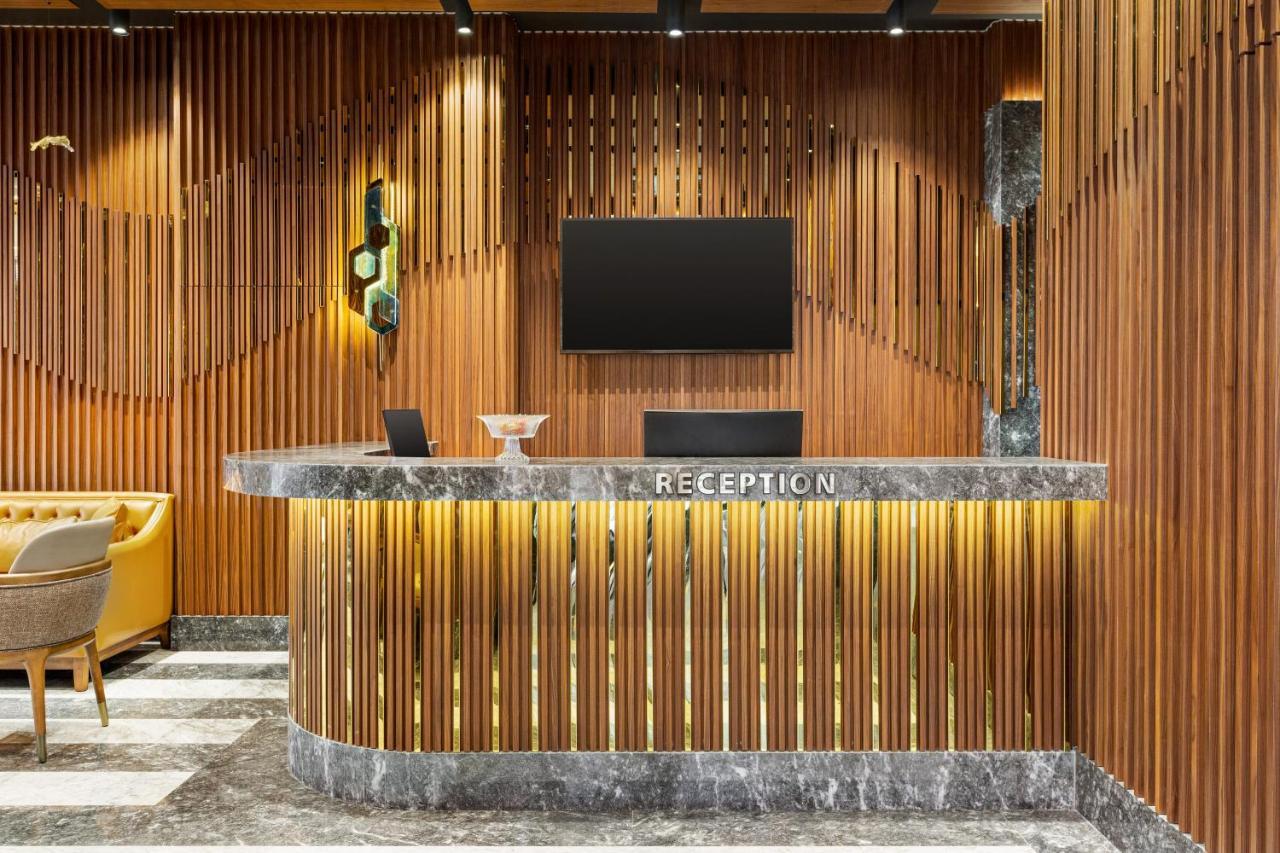 Hotel Ramada By Wyndham Istanbul Umraniye Exterior foto